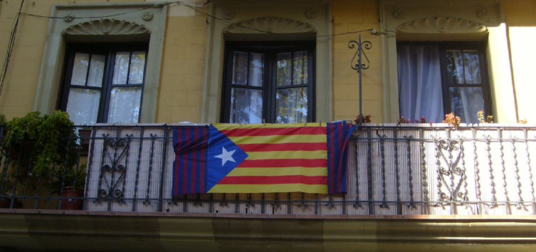 photo of Catalan flag hung from Barcelona balcony